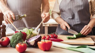 Haftada 1 kez yemek yapmak demansı azaltıyor