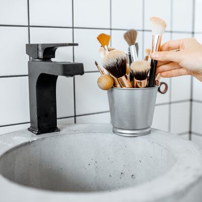 Makyaj fırçalarını temizlemenin doğru yolları