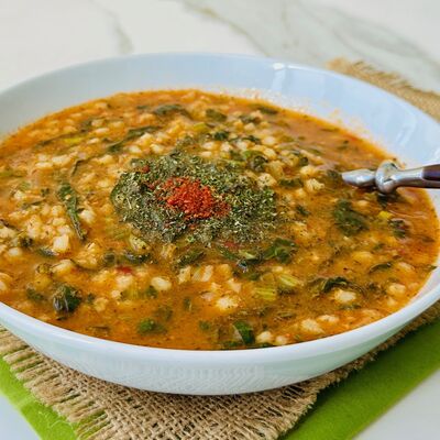 Ispanaklı dövme çorbası 