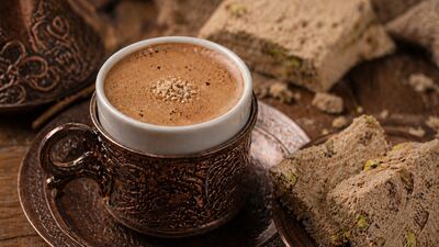 Kırk yıllık hatır, yeni bir tat: Helvalı Türk kahvesi