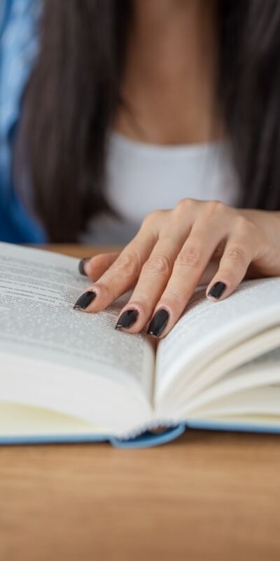 Tamamen sessiz ve gizemli bir kitap: Uzak