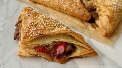  Patlıcanlı üçgen börek 