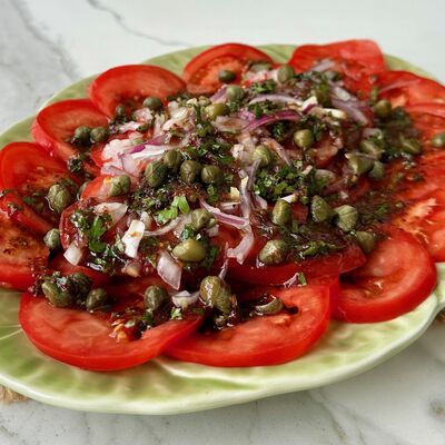 Soslu domates salatası 