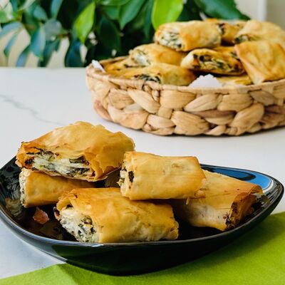 Baklava yufkasıyla ıspanaklı börek