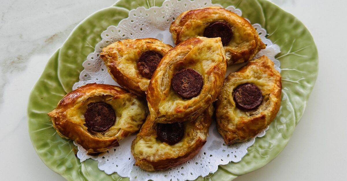 Sucuklu milföy pide