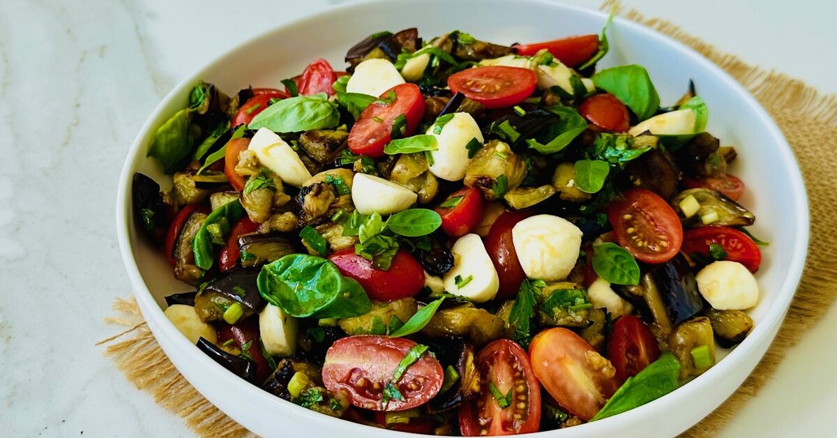 Fırınlanmış patlıcan salatası
