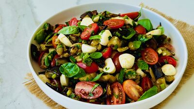Fırınlanmış patlıcan salatası 