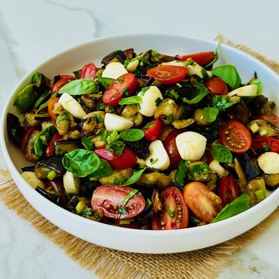Fırınlanmış patlıcan salatası 