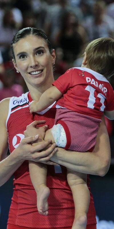 Sahada annelik ve spor: Anne olan milli voleybolcular