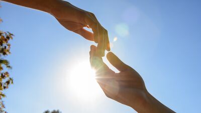 Partnerimizi kendi duygusal rehberimize göre teselli ediyoruz