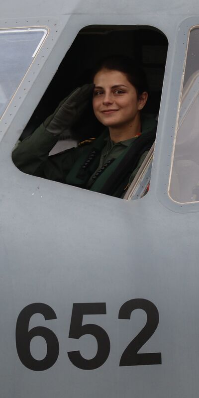 Gökyüzünde bir ilk: Türk Deniz Kuvvetleri'nin ilk kadın uçak pilotu