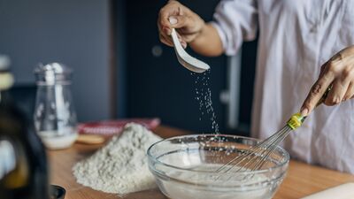  Fırından çıkınca sönen keklere son! Meğer hamura 1 çay kaşığı eklemek yetiyormuş