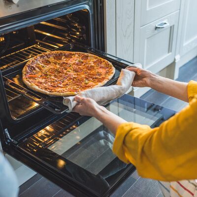 Evde yaptığınız pizza neden dışarıdaki gibi olmuyor? İşte gözden kaçan püf noktaları!