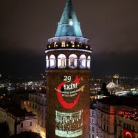 Galata Kulesi Cumhuriyet fotoğraflarıyla aydınlandı