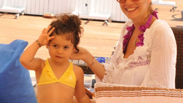 Anne - kız tatil keyfi