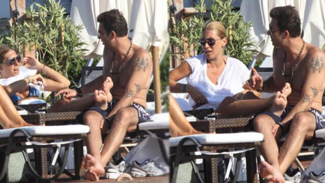 Genç çiftin tatil keyfi