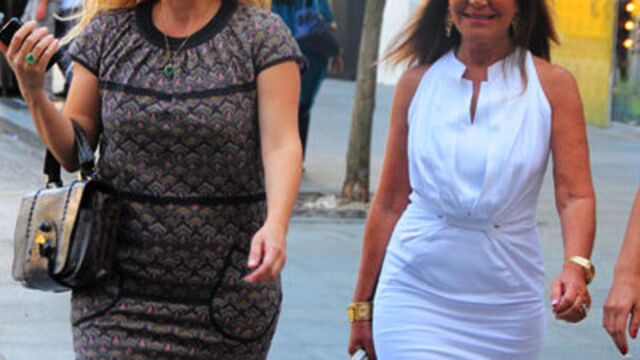 Defile öncesi çay molası