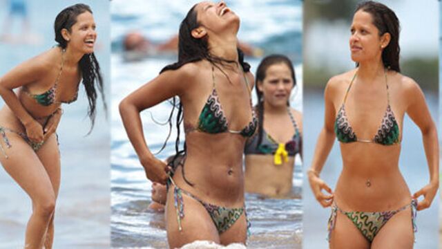 Hawaii'de dalgalarla dans