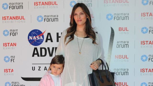 Oğluyla çok mutlu...