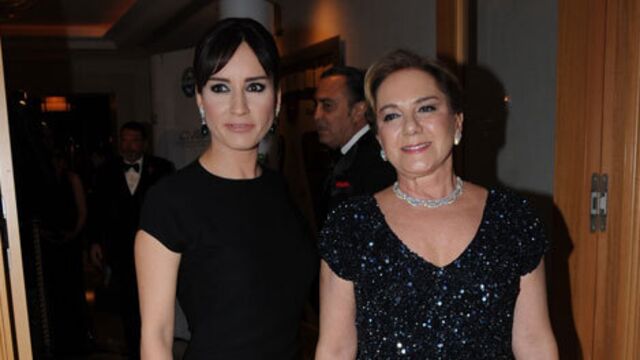 Anne kız davette