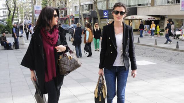Anne kız alışveriş turunda