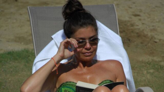 Plajda kitap keyfi...