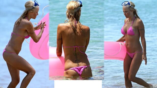 Hawaii'nin bikinili yıldızı...