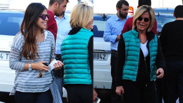 Anne kız yürüyüşte