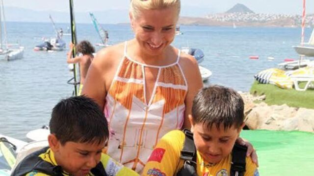 İkizlere sürpriz doğum günü