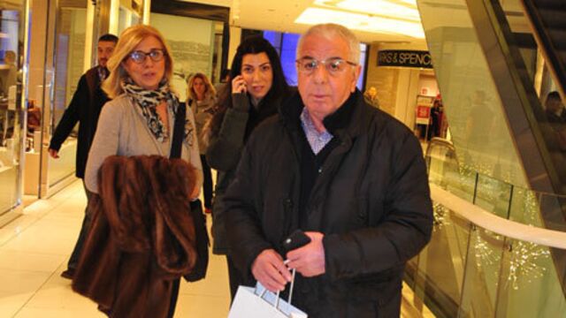 Ailece mağazaları gezdiler