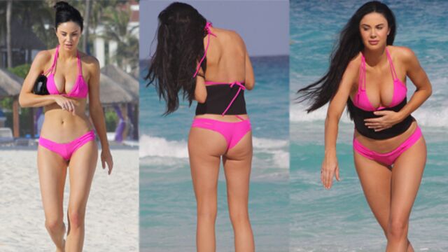 Pembe bikinili Jayde...