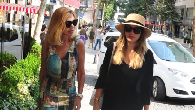 Anne-kızın cadde şıklığı