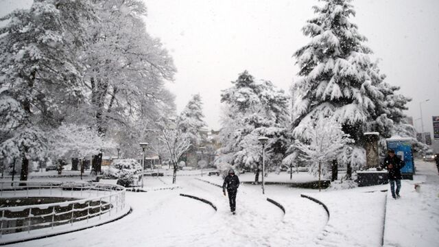 İstanbul kara teslim oldu