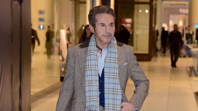 Torunlarına oyuncak aldı