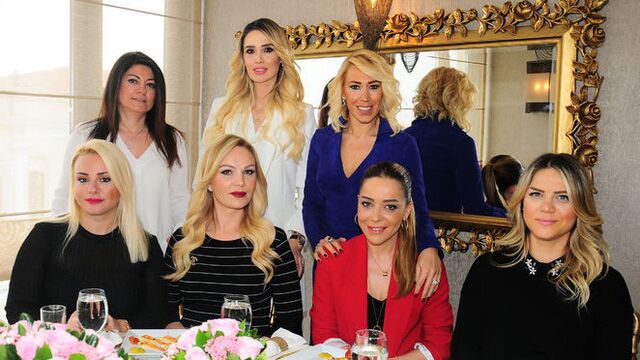 Özel günde dostlarını ağırladı