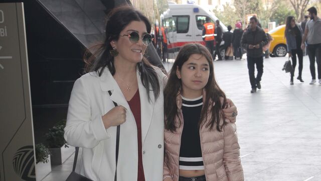 Anne-kız baş başa