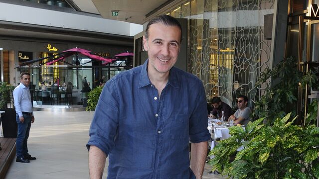 Dostları ile yemek yedi