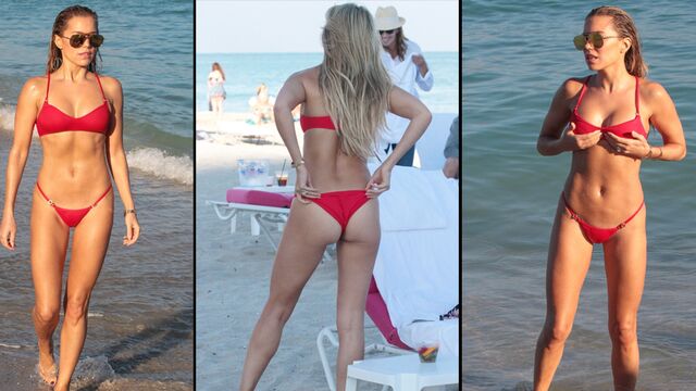 Kırmızı bikinili güzel