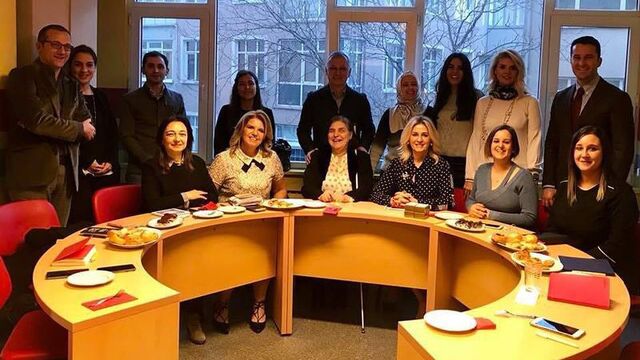 Toplantı sonrası yemek daveti