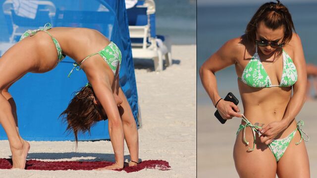 Plajda yoga zamanı