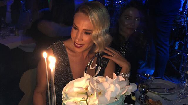 Yakın'a sürpriz doğum günü...