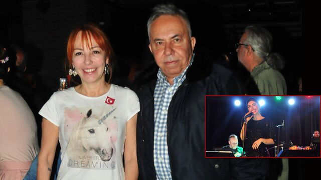 Dostlarına özel sahne...