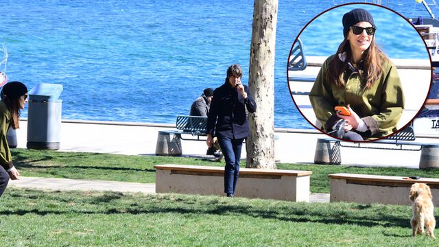 Köpeğiyle parkta oynadı!