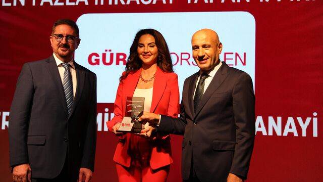 Güral'ın ödül gururu...