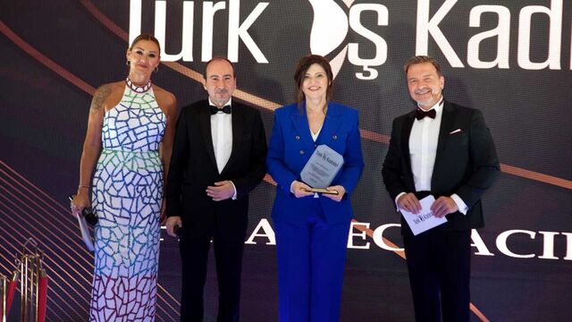 Türk İş Kadınları Plaket Töreni...