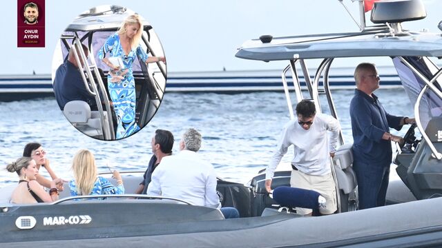 Sevgilisiyle Bodrum sularında...