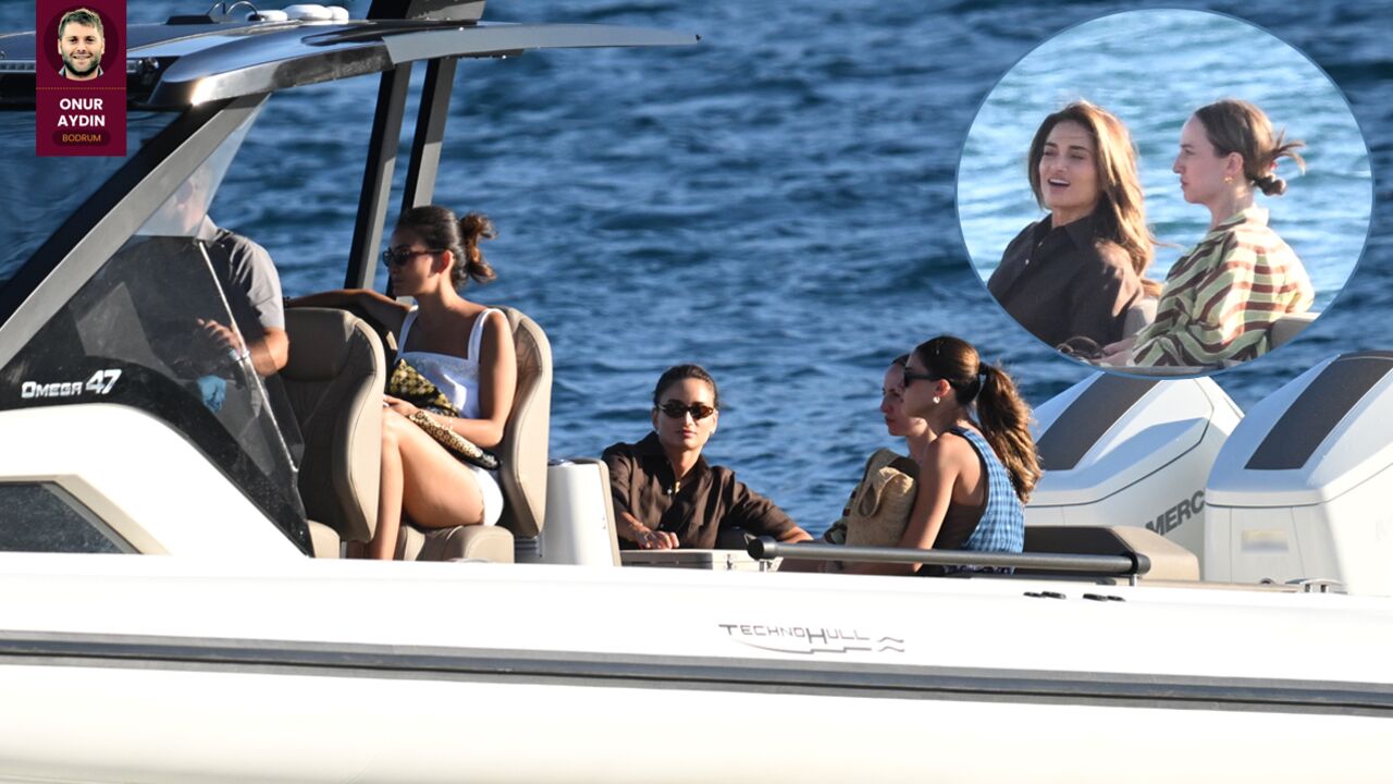 Arkadaşlarıyla Bodrum'da...