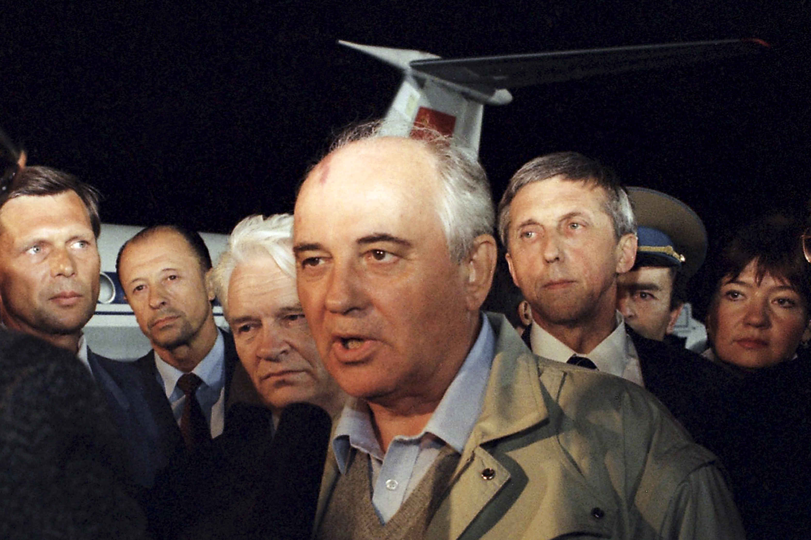 Отстранение горбачева. ГКЧП 1991 Горбачев. Горбачев Форос ГКЧП 1991. Горбачев в Форосе ГКЧП.