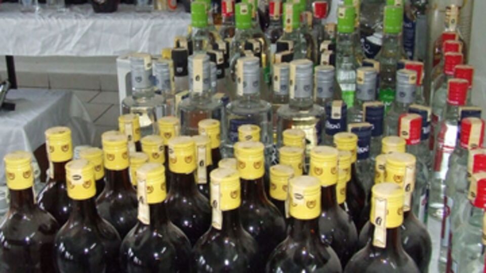 Kaçak sigara ve alkol hortladı