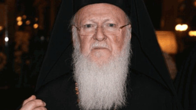 Yunanlı gay piskoposun dosyası Türkiye'ye geliyor